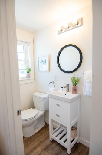 Bathroom 3, Prince of Whales, Barnstable