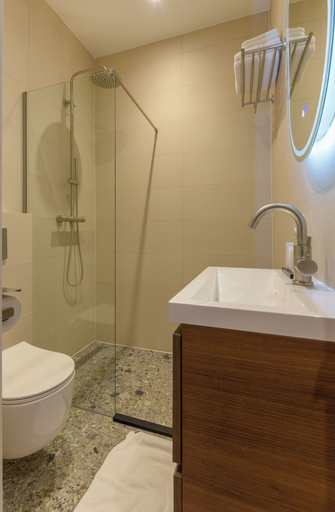 Bathroom 3, Novallure City Centre, The Hague