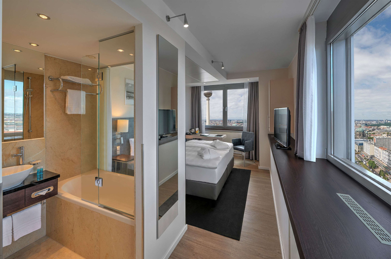 Bathroom 4, Park Inn by Radisson Berlin Alexanderplatz, Berlin