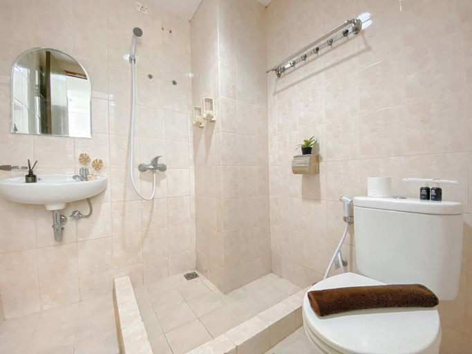 Bathroom 2, Simply Look 1Br At Boutique Kemayoran Apartment, Jakarta Pusat
