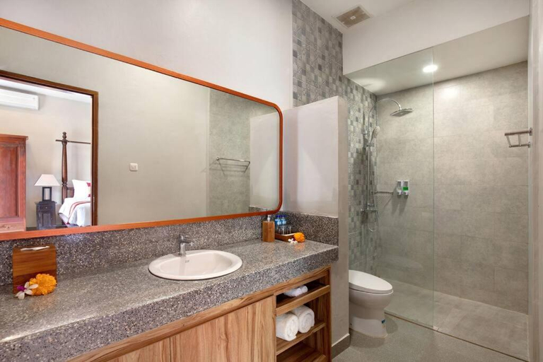Bathroom 2, Villa Sasmaya with Private Karaoke Room, Gianyar
