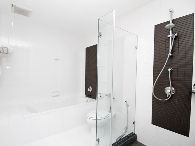 Bathroom 16