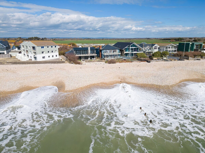 Exterior & Views 2, Luxury Seafront Family Home - Indoor Pool, West Sussex