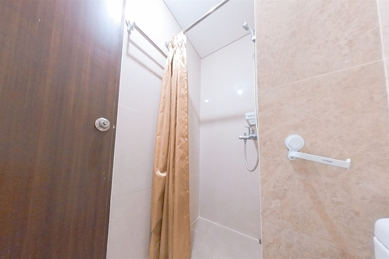Bathroom 4, Homey Studio At Transpark Bintaro Apartment, Tangerang Selatan