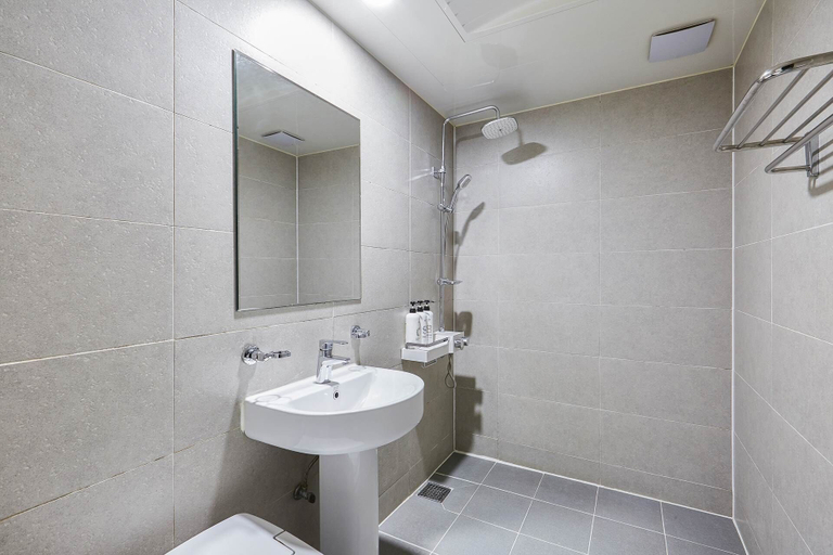 Bathroom 2, Paradise Hotel, Icheon