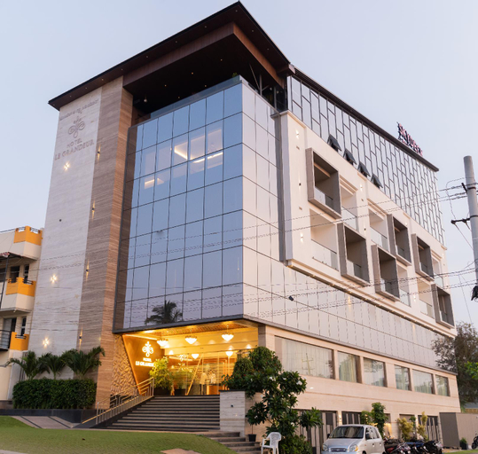 Exterior & Views 1, Hotel Le Grandeur, Mysore