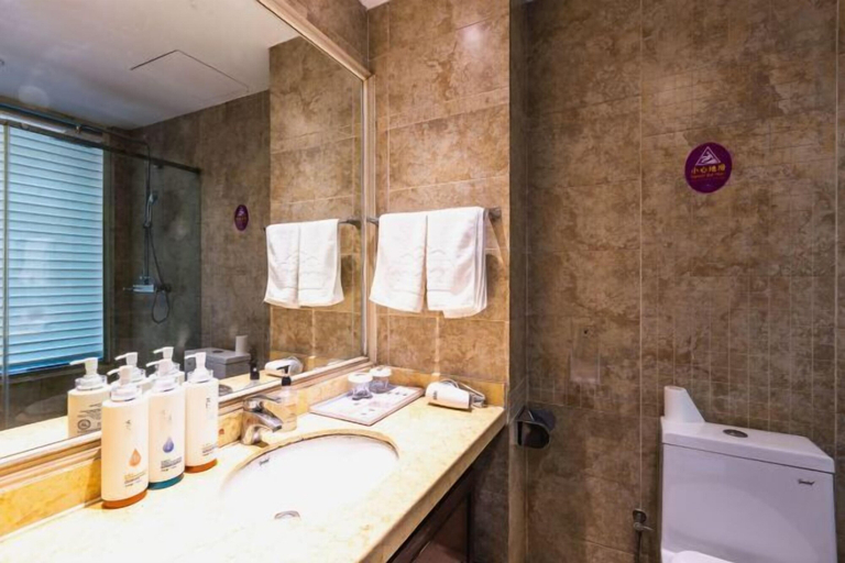 Bathroom 4, Huixian Shangquan Yipin Hotel, Xinxiang