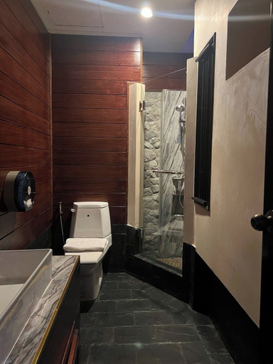 Bathroom 4, Climax Berlin, Pattaya