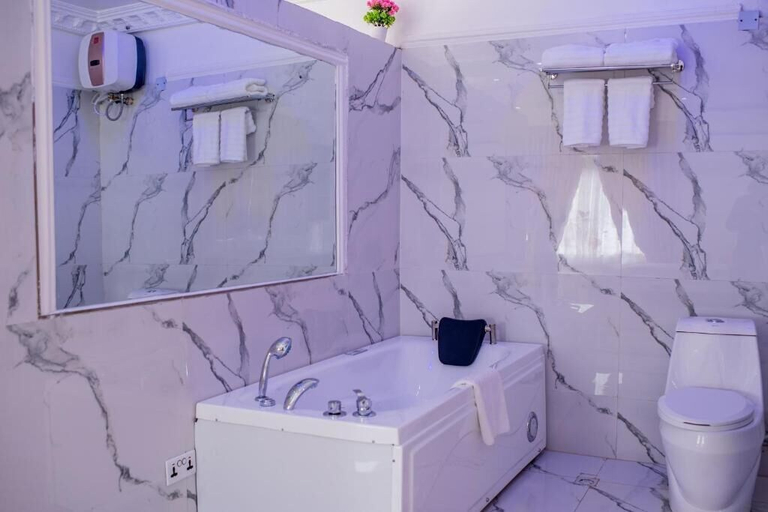 Bathroom, MONDEESTARS LUXURY HOME, IbadanSouth-West