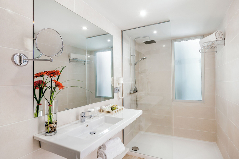 Bathroom 4, Barceló Corralejo Sands, Las Palmas