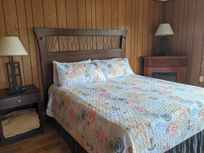 Bedroom 2, Riverboat Inn and Suites, Jefferson