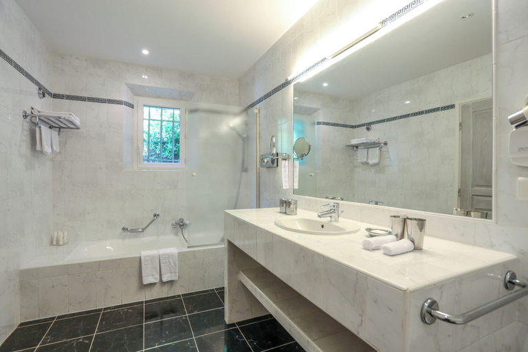 Bathroom 5, Hôtel Villa Les Rosiers, Var