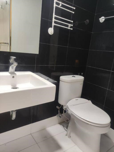 Bathroom 5, The Square Universitas Petra Water Heater WiFi 2G, Surabaya