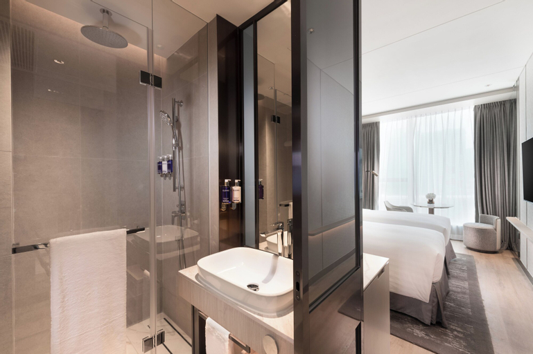 Bathroom 10