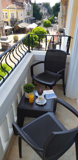 Others 5, Hotel Central, Rousse