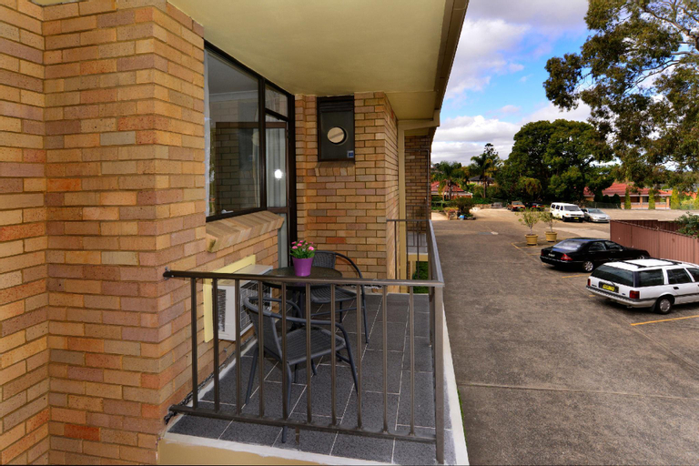Exterior 4