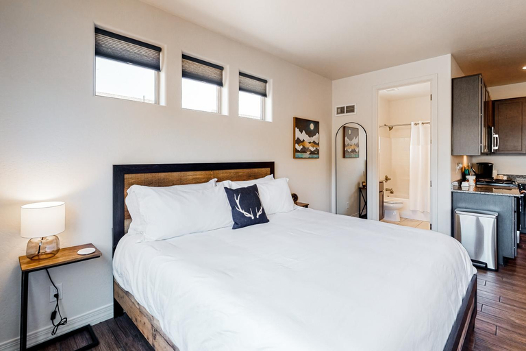 4, Hideaway in the Sun, Coconino