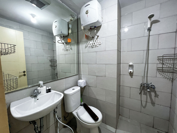 Bathroom 3, Relaxing 2Br At Anderson Supermall Mansion Apartment, Surabaya