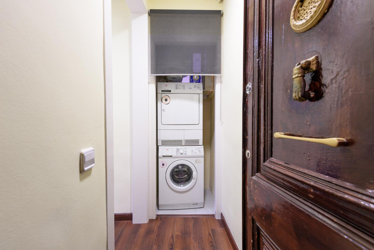 Others 3, RamblasRentals Design Renovated Apartment AC Balcony10m Ramblas - Parking - Wifi, Barcelona
