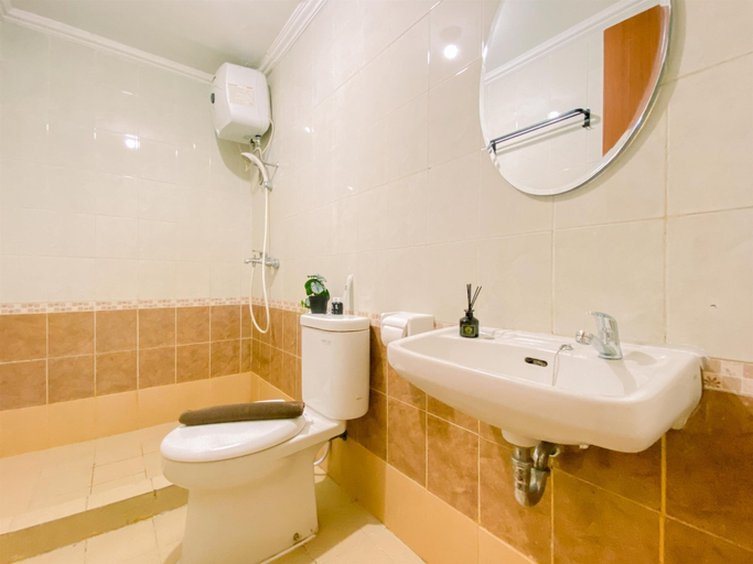 Bathroom 3, Cozy Studio (No Kitchen) Grand Palace Kemayoran (Free Ipl & Utilities) Apartment, Central Jakarta