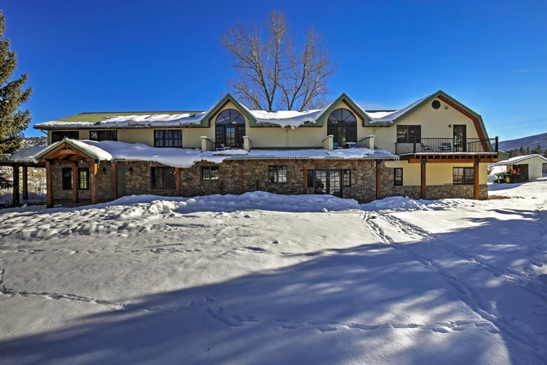Mountaineer Manor, Garfield