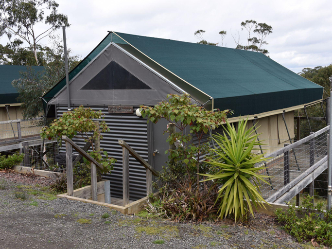 Exterior 1