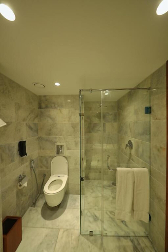 Bathroom 3, Peshawar Serena Hotel, Peshawar