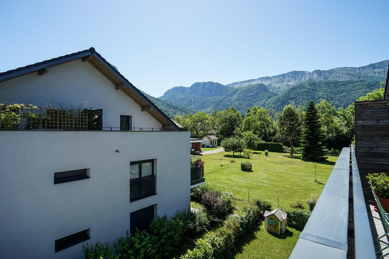 The Azalea beautiful quiet apartment for 4 people!, Haute-Savoie