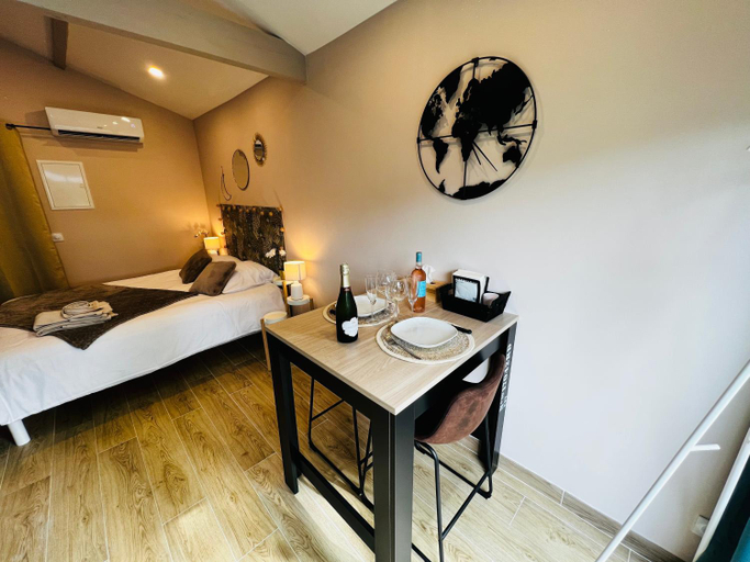 4, Laloveroom, Alpes-de-Haute-Provence
