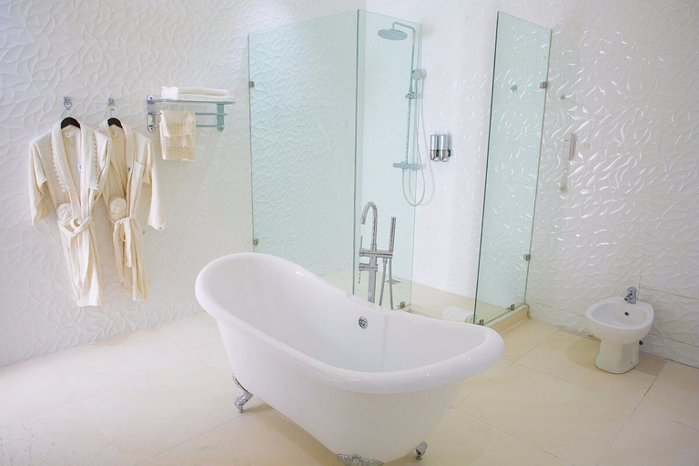 Bathroom 4, Echelon Heights Hotel, Obio/Akp
