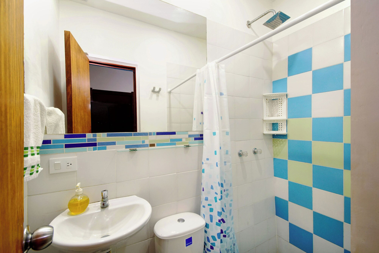 Bathroom 4, Ding-Dong Hostel, Santiago de Cali