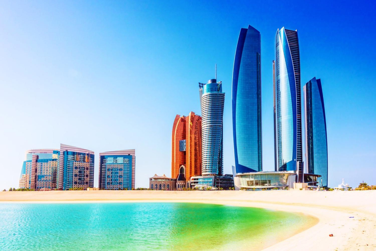 Corniche Street - Extremely Unique Room, Abu Dhabi City