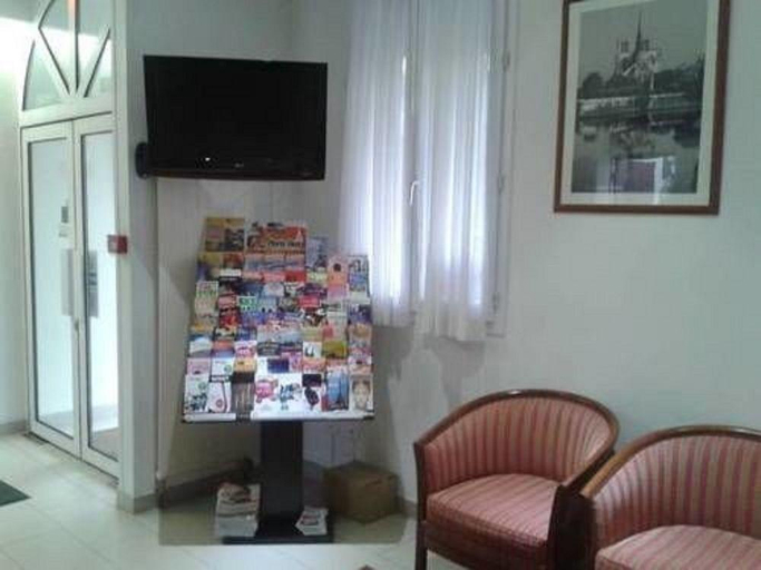 Public Area 2, Hotel Lilas Gambetta, Paris