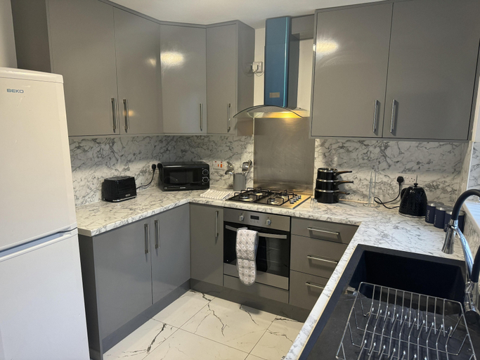 Private kitchen 3, 3 Bed-sleeps 5- Garden-pets-parking, Wolverhampton