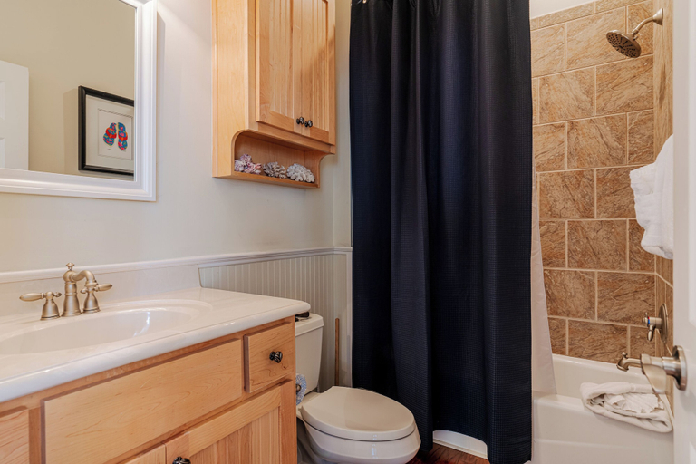 Bathroom 4, Pet Friendly Seacrest Home for 10 - Resort Pool + Beach Shuttle, Walton
