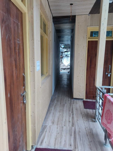 Others 5, Hotel Shwetambara, Uttarkashi