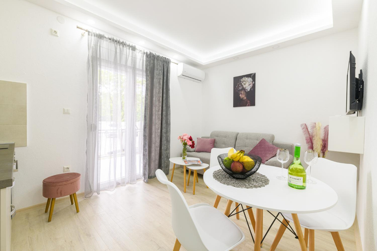 Others 2, Djukic Apartmani