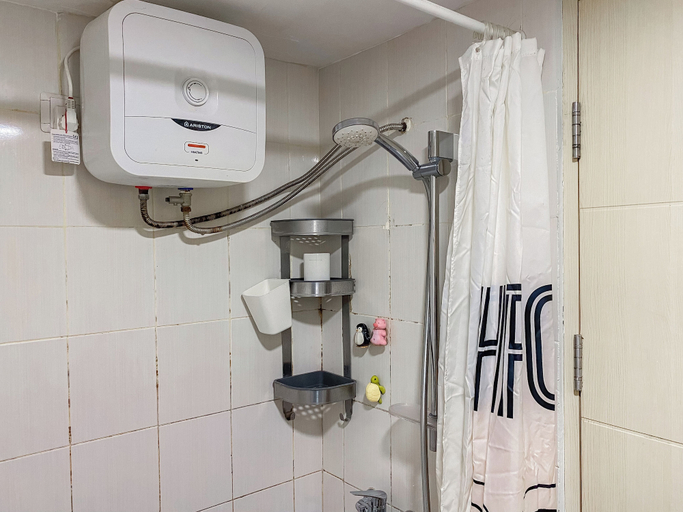Bathroom 3, Best Deal And Homey Studio Apartment At Amethyst, Central Jakarta