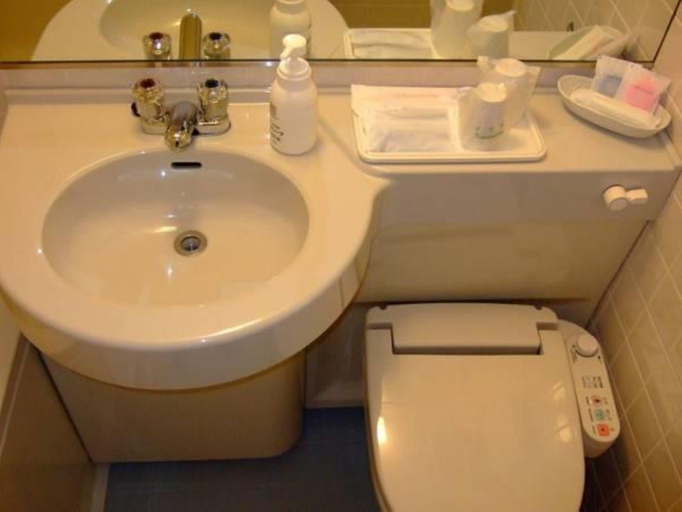 Bathroom 23