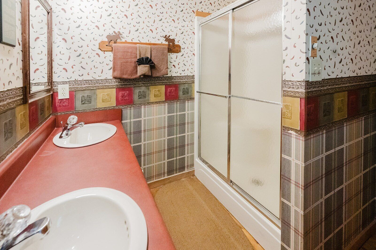 Bathroom 3, Big Kahuna Lodge, Sevier