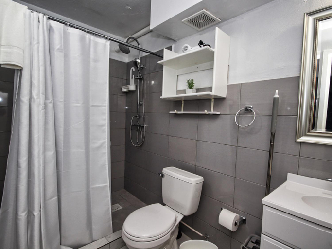 Bathroom 2, The Castle