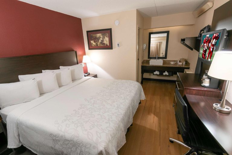Bedroom 3, Red Roof PLUS+ Secaucus - Meadowlands - NYC, Secaucus