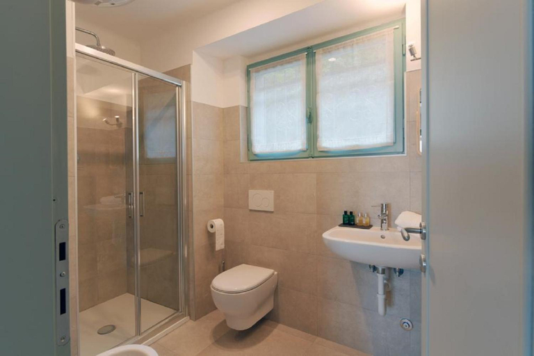 Bathroom 3, Stone on the lake, Verbano-Cusio-Ossola