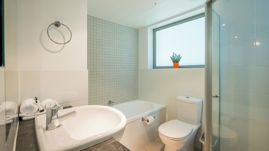 Bathroom 14