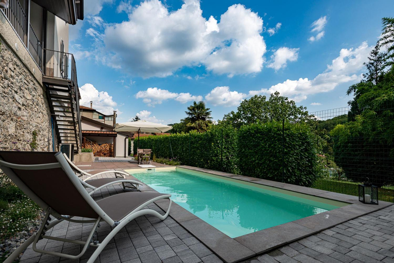 MG House Luxury, Como