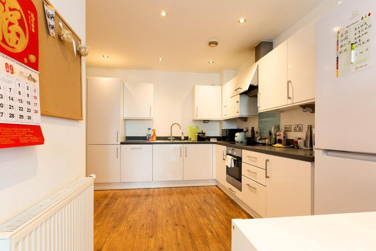 2, Lovely room in Modern apartment, London