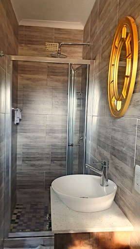Bathroom 3, Casa Favorita, Harare