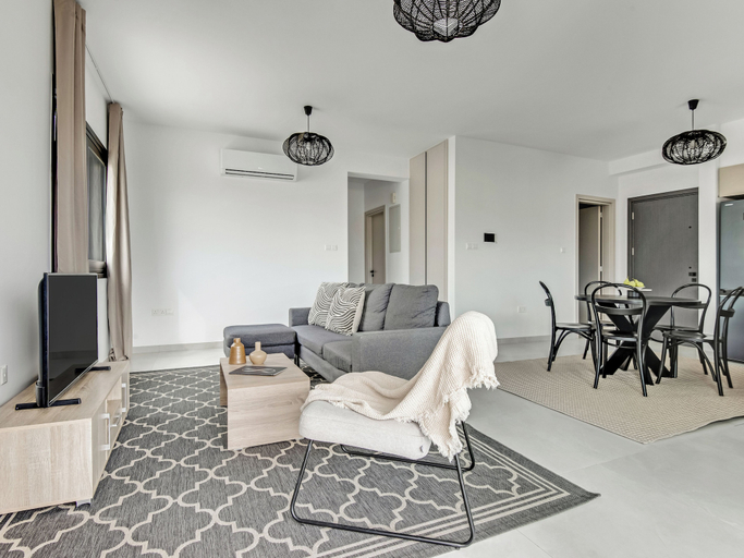 Living room 3, Sanders Only - Delightful 2-bdr Apt With Balcony