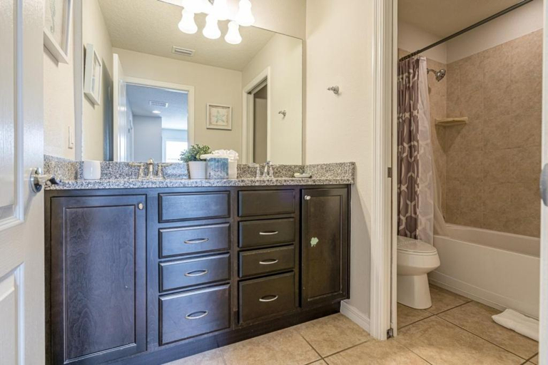 4, Spacious 5-Bedroom Family Townhome - Disney Magic, Osceola