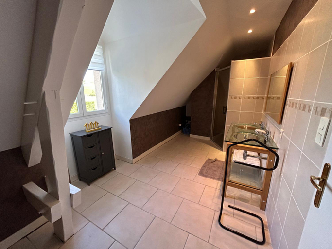 Bathroom, Maison Karmanor, Vienne